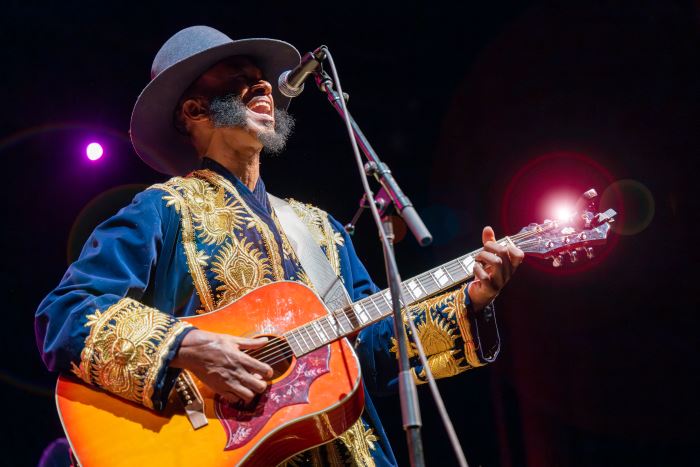 Fantastic Negrito vem ao Brasil pela terceira vez para realizar único show no Cine Joia em São Paulo.