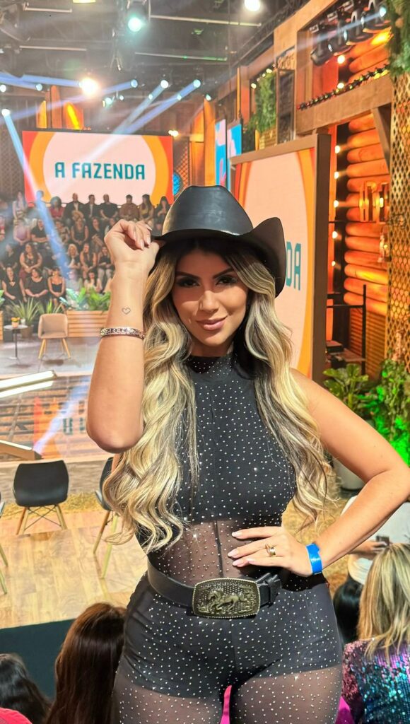 Wendy Dantas prestigia a final do reality “A Fazenda”, da Rede Record de TV