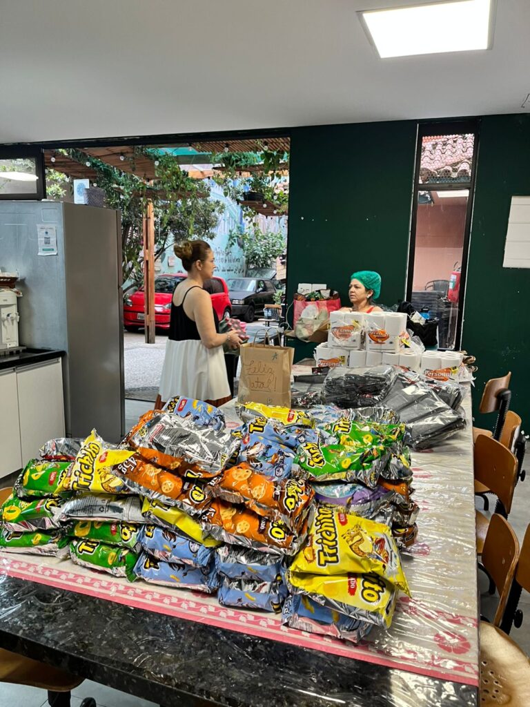 Ação Solidária de Voluntários Transforma o Natal no Minhocão, em São Paulo