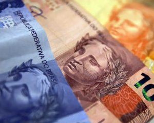 Aposentados e pensionistas do INSS começam a receber 13º nesta