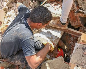 Brasil inicia operações de busca e resgate após terremoto na