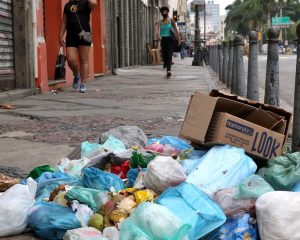 Câmara aprova multa para quem descartar lixo em vias públicas