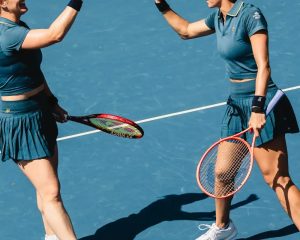 Dupla de Luisa Stefani vence mais uma e vai às