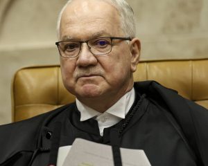 Fachin devolve relatoria do caso do INSS a Mendonça e