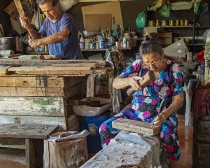 Família da escultora Conceição dos Bugres apresenta suas obras no
