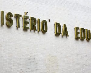 Formação de professores a distância mostra desempenho 53,1% inferior