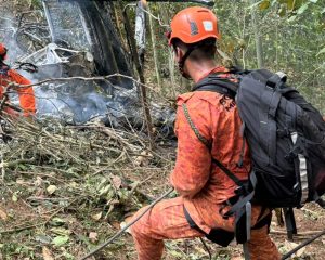 Justiça bloqueia bens de empresa por queda de helicóptero, no