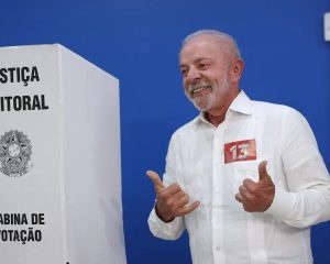 Lula vota e enaltece mobilização popular: nunca vi nada igual