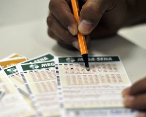 Mega-Sena acumula novamente e prêmio principal vai para R$ 65