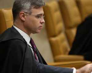 Mendonça levanta sigilo de quase 40 processos no STF