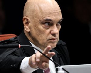 Moraes pede que defesa de Collor explique desligamento de tornozeleira