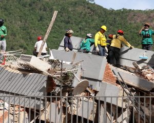 Número de mortos por terremoto na Venezuela sobe para 1.450
