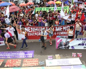“Parem de nos matar”: exigem mulheres no 8 de março