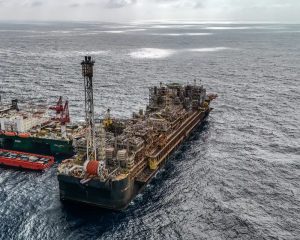 Petroleiros pedem Petrobras mais estatal e menor repasse a acionistas