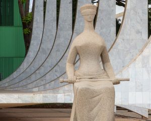 STF suspende julgamento sobre aposentadoria de empregado público